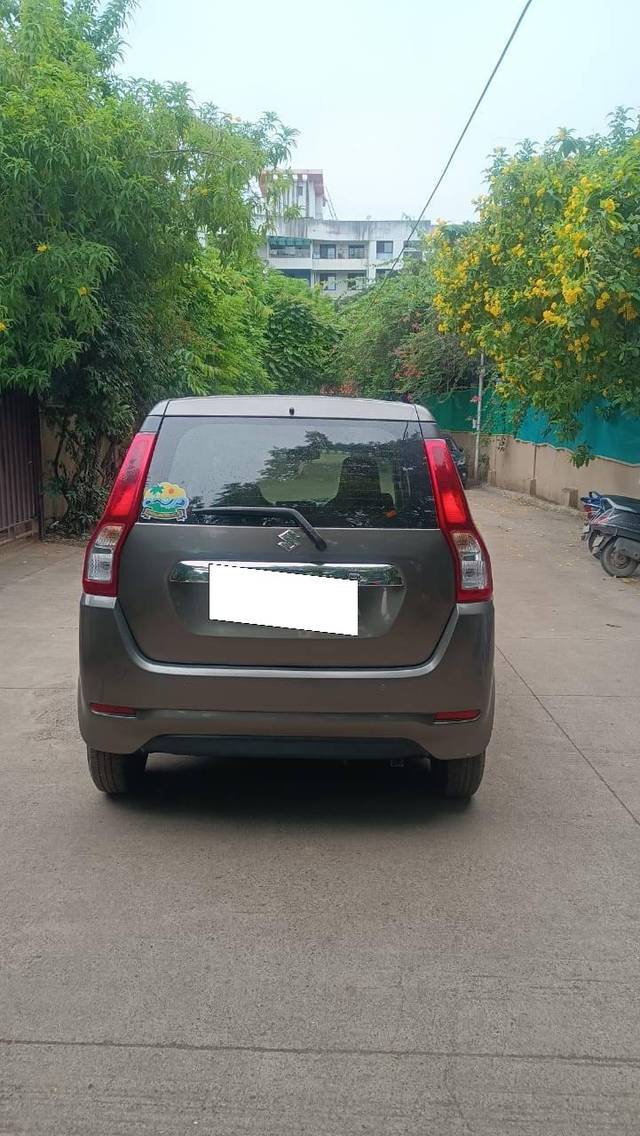 https://images10.gaadi.com/usedcar_image/4280538/original/processed_08d4b5ca263f15d4f5b89f8bf91f3da0.jpg?imwidth=6402