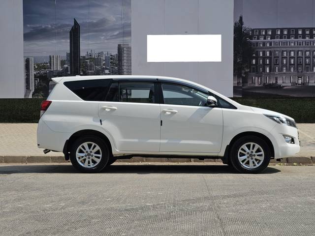 https://images10.gaadi.com/usedcar_image/4280554/original/processed_1e553c87be3251d8de34fd72e8c7d720.jpeg?imwidth=6401