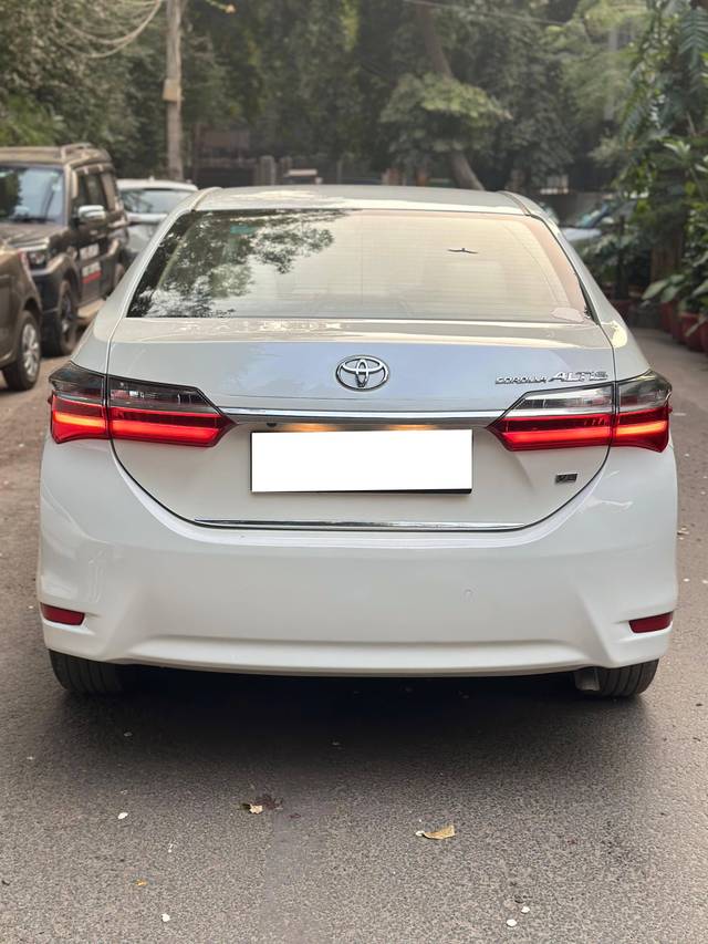 https://images10.gaadi.com/usedcar_image/4280723/original/processed_53f26bc74741f62e0e75de0089a32e5a.jpg?imwidth=6401