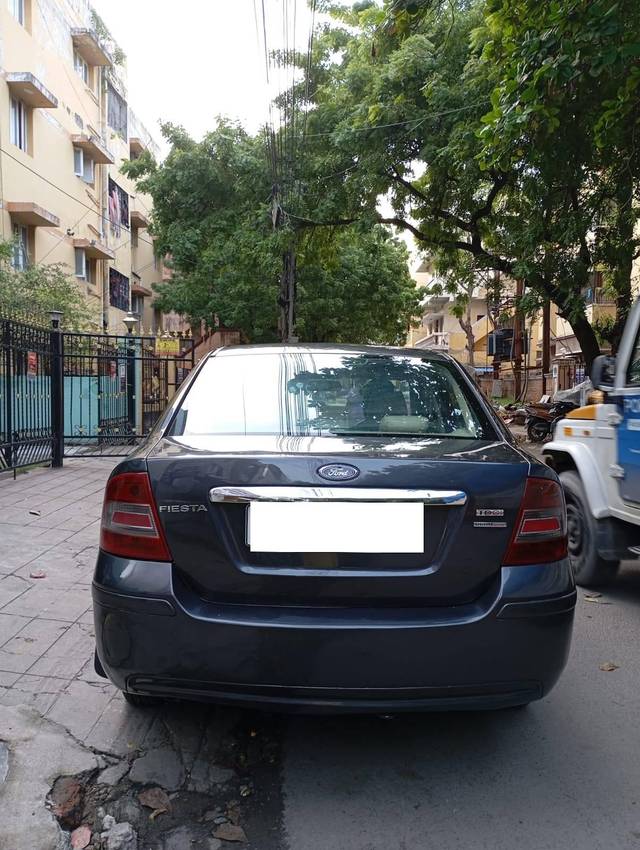 https://images10.gaadi.com/usedcar_image/4280757/original/processed_d6ce622554184be26cc325757e2a83ea.jpg?imwidth=6401