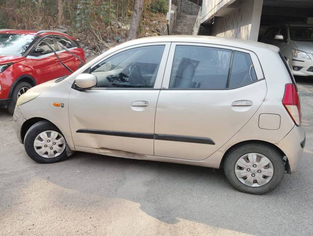 https://images10.gaadi.com/usedcar_image/4280799/original/1211d8cd4ac8a0c32f45ffb17cf435e7.jpg?imwidth=6402