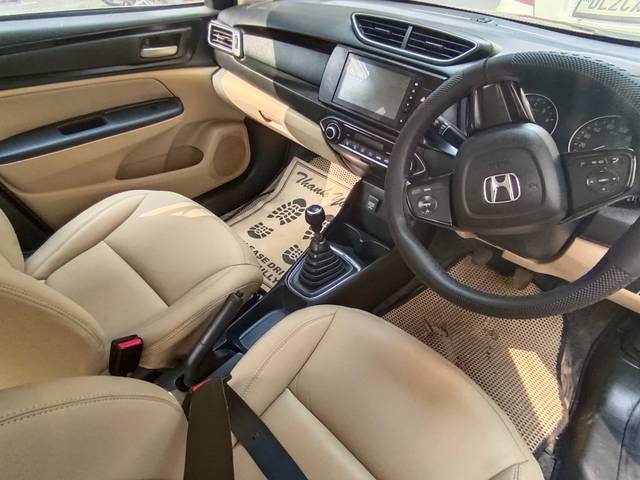 https://images10.gaadi.com/usedcar_image/4280835/original/41217ffc5d6bf43d590d8a17f12bc2e8.jpg?imwidth=6402