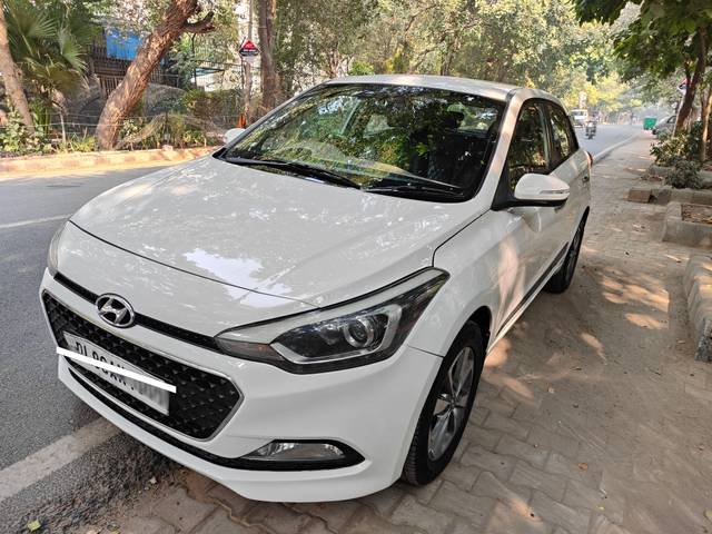 https://images10.gaadi.com/usedcar_image/4280903/original/processed_2dd09a024f2f16556f9f7f0cce712171.jpg?imwidth=6402