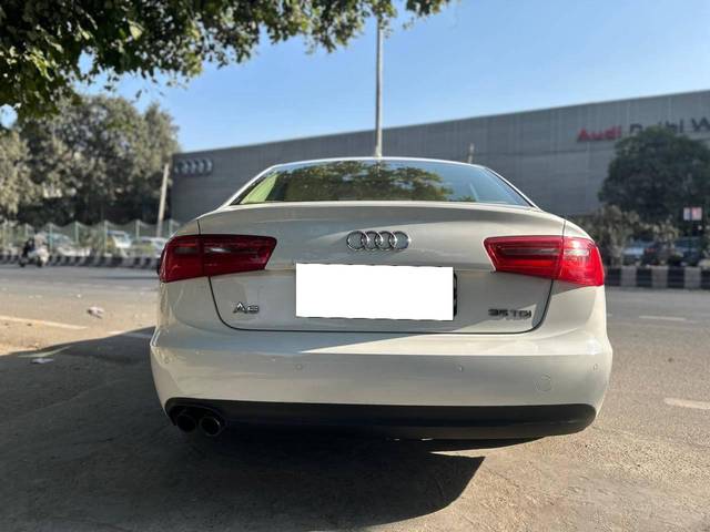 https://images10.gaadi.com/usedcar_image/4280944/original/processed_918a576ae4e736cdff70fcefc80401d0.jpg?imwidth=6402