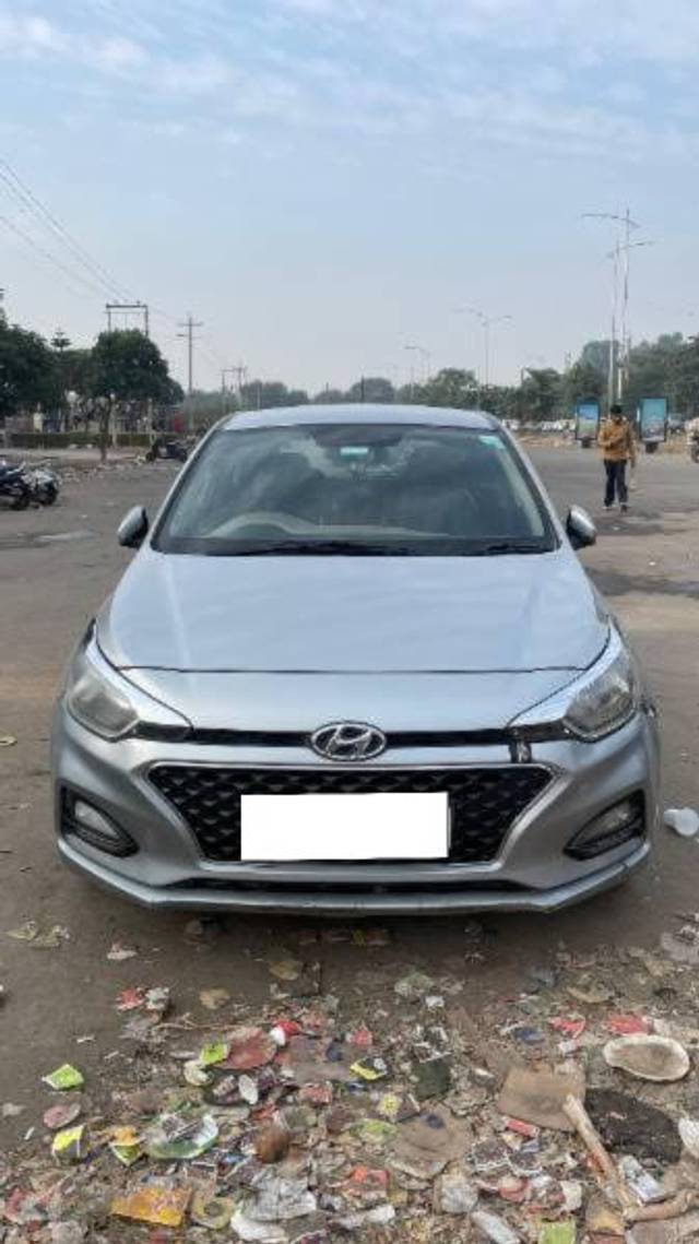 https://images10.gaadi.com/usedcar_image/4280964/original/processed_333171f0-5210-494e-af9c-07de67a177f8.jpg?imwidth=6400