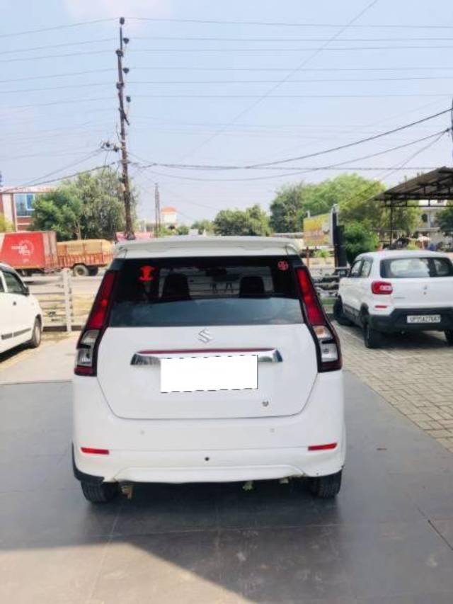 https://images10.gaadi.com/usedcar_image/4281031/original/processed_4041a27f-d744-4a85-910b-cdc735063b88.jpg?imwidth=6401