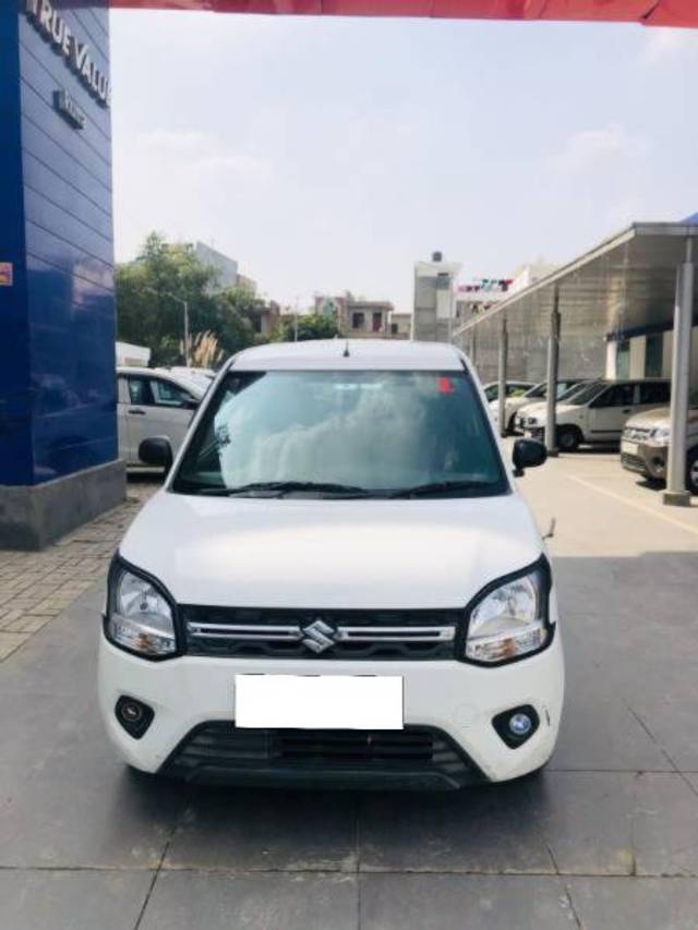 https://images10.gaadi.com/usedcar_image/4281031/original/processed_e438c1cf-5d85-4dba-b0b2-c477d79ad564.jpg?imwidth=6402