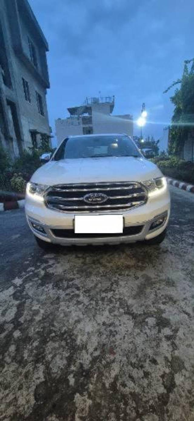 https://images10.gaadi.com/usedcar_image/4281233/original/processed_7603533a-6438-436c-8e83-9da6191a8172.jpg?imwidth=6402