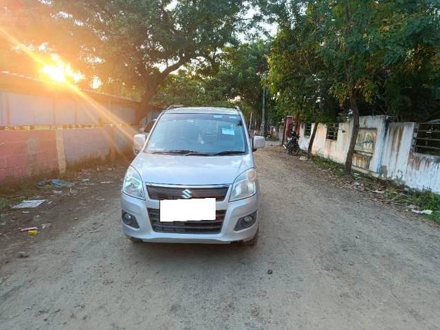 https://images10.gaadi.com/usedcar_image/4281248/original/processed_69264279-c5cd-44de-a730-263adabaa0a1.jpg?imwidth=6400