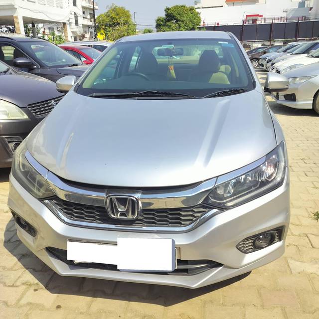 https://images10.gaadi.com/usedcar_image/4281422/original/processed_29f6e367c70218cb21bce8c97f87143c.jpg?imwidth=6400