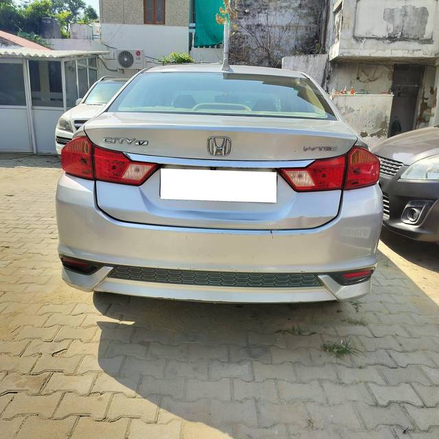 https://images10.gaadi.com/usedcar_image/4281422/original/processed_876b4aab7f201a81217179ccf813de5d.jpg?imwidth=6401