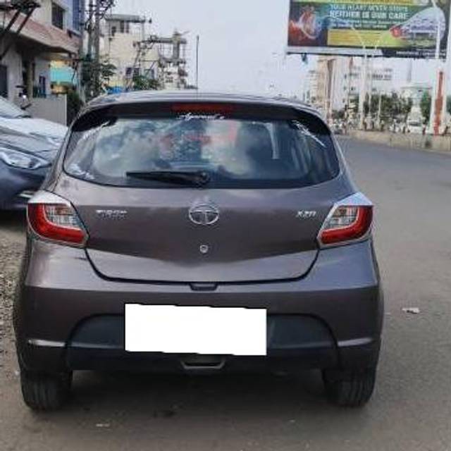 https://images10.gaadi.com/usedcar_image/4281629/original/processed_497c4519-cc4c-412b-8d44-8a08a0e3ae37.jpg?imwidth=6400