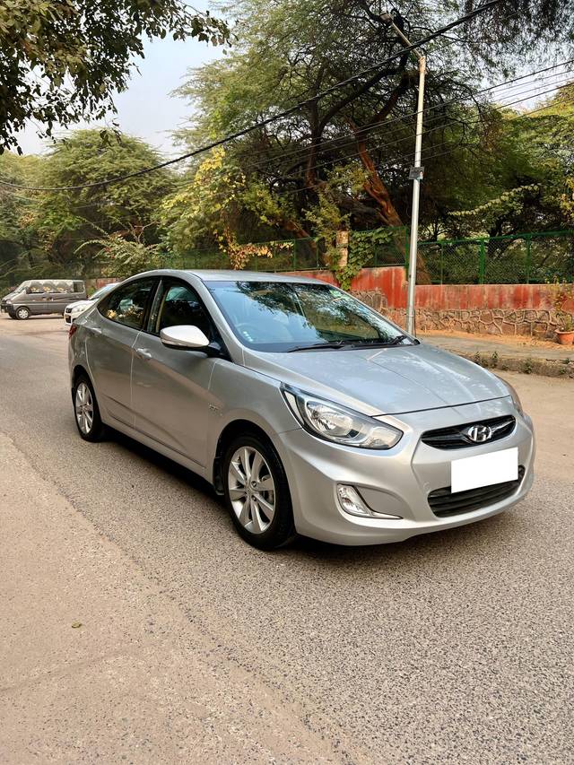 https://images10.gaadi.com/usedcar_image/4281643/original/processed_800552b4ce23544ffdaf9f37ab11c4d5.jpg?imwidth=6400