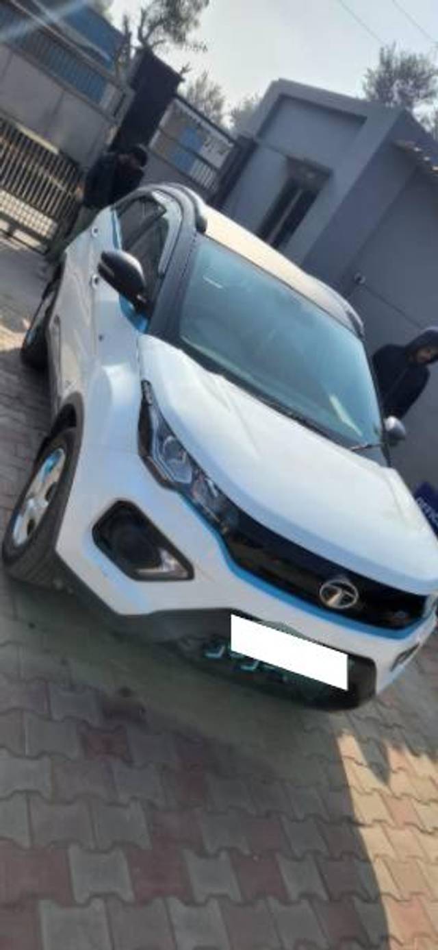 https://images10.gaadi.com/usedcar_image/4281684/original/processed_1b7c09e0-c467-4517-87d1-d8d3ca3e3517.jpg?imwidth=6401