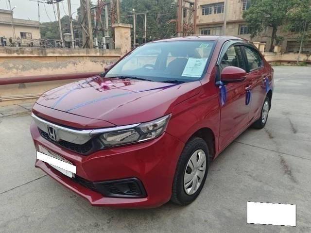 https://images10.gaadi.com/usedcar_image/4281718/original/processed_d0388c17bc611160b34139c24fe491a7.jpg?imwidth=6400