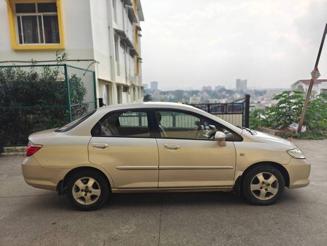 https://images10.gaadi.com/usedcar_image/4281726/original/processed_212cb16dbcf1e0b381aacaba8c46ecf0.jpg?imwidth=6401