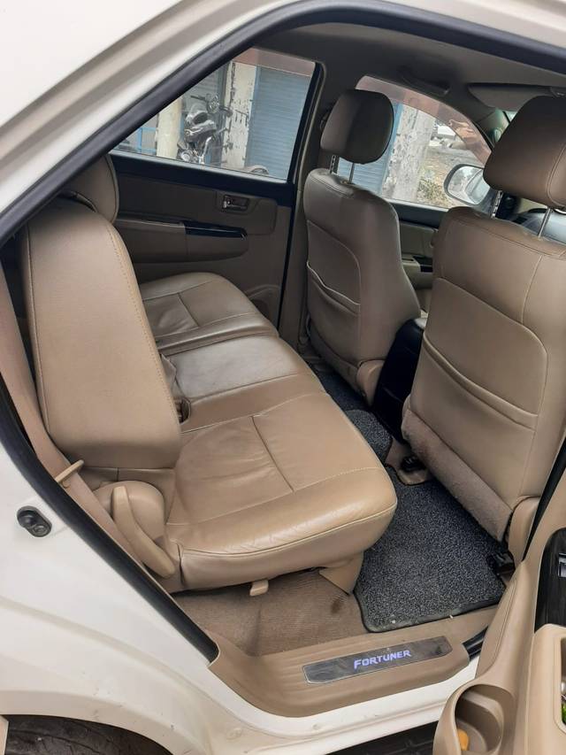 https://images10.gaadi.com/usedcar_image/4281770/original/c2d9e50191907cba16903b69580b8ef7.jpg?imwidth=6402