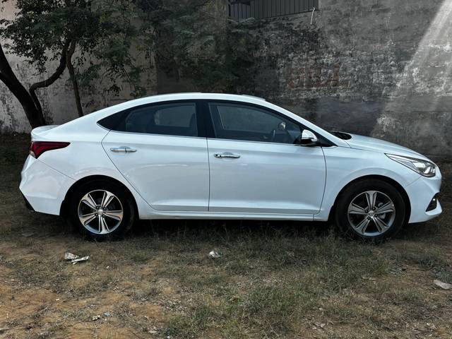 https://images10.gaadi.com/usedcar_image/4281806/original/7b5470f81f13b7fd8787f2b8a0139503.jpg?imwidth=6401