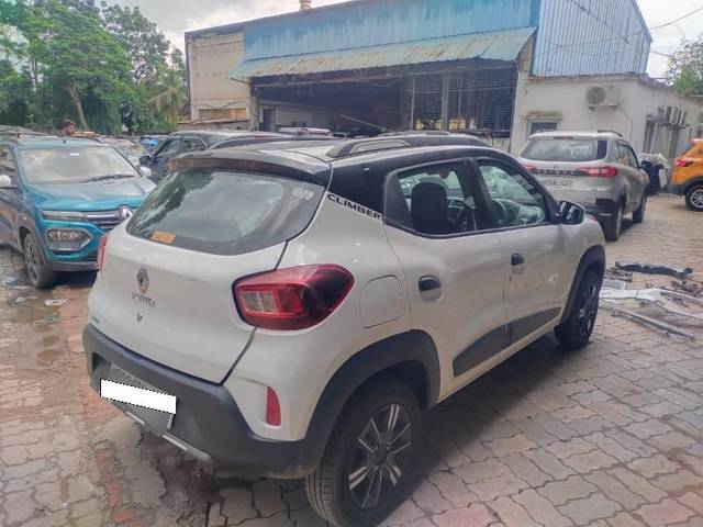 https://images10.gaadi.com/usedcar_image/4281851/original/processed_fdb84c71-9232-4bec-905e-ba5297321793.jpg?imwidth=6401