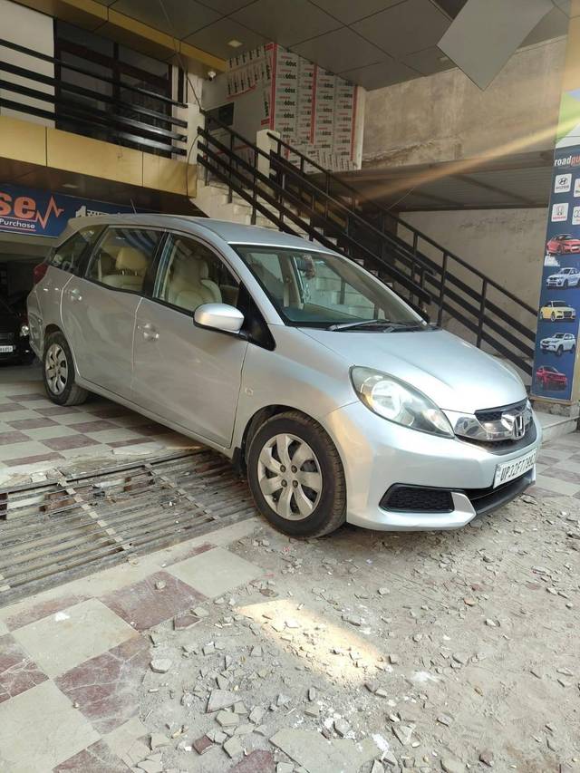 https://images10.gaadi.com/usedcar_image/4281942/original/processed_0d58f052bfaaedd8da3bc0f2cfd54796.jpg?imwidth=6402