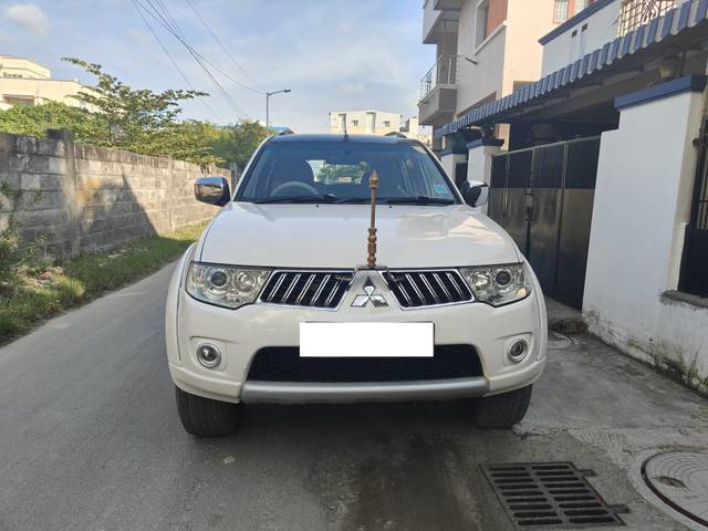 https://images10.gaadi.com/usedcar_image/4282006/original/processed_08f868d8573d0a2ad20f51898243e053.jpg?imwidth=6402