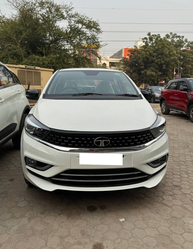 https://images10.gaadi.com/usedcar_image/4282039/original/processed_1b34c2719a05d917aaa4711bef49d450.jpg?imwidth=6402