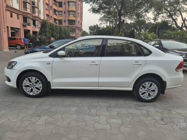 https://images10.gaadi.com/usedcar_image/4282075/original/processed_79cc8c0fd2a7d030078d225fb39ce151.jpg?imwidth=6402