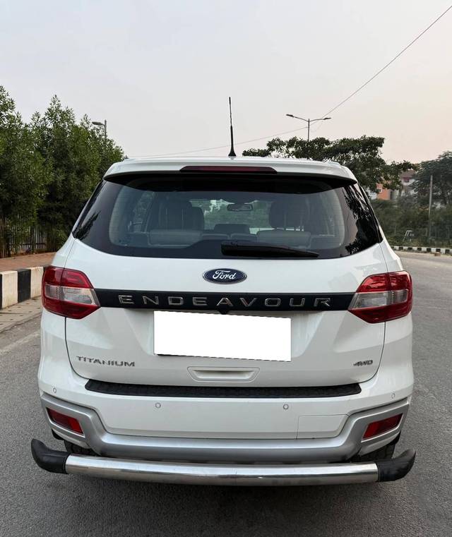 https://images10.gaadi.com/usedcar_image/4282165/original/processed_6164b2e91d2f4dde5315b9c7d6a00c23.jpg?imwidth=6402