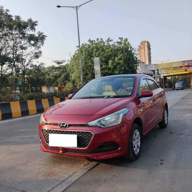 https://images10.gaadi.com/usedcar_image/4282173/original/processed_f1ffb8cbd1f64fd4cd1b98f6ae0243a6.jpg?imwidth=6402