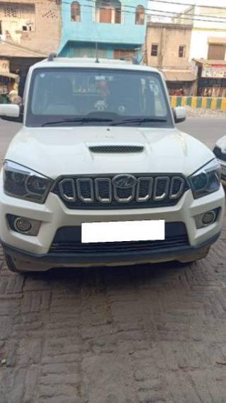 Mahindra Scorpio 2014-2022 Mahindra Scorpio S9 BSIV