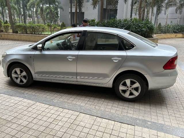 https://images10.gaadi.com/usedcar_image/4282222/original/9c40da0d2249ddb911572d4aecce85a1.jpg?imwidth=6402