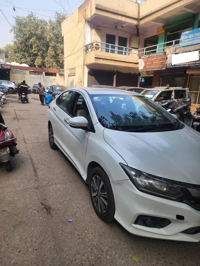 https://images10.gaadi.com/usedcar_image/4282228/original/processed_3f6a29220df792a8975d02490ab50b2e.jpg?imwidth=6400