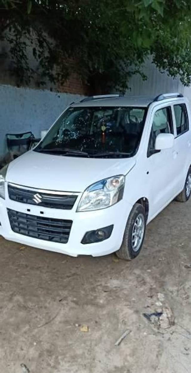 https://images10.gaadi.com/usedcar_image/4282349/original/processed_9022c2bb-1af2-4a63-a8ea-b5b354018802.jpg?imwidth=6400