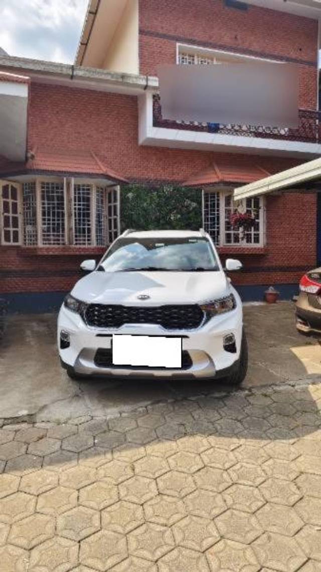 https://images10.gaadi.com/usedcar_image/4282438/original/processed_d017cac1-0970-44e9-8e97-953257fae2cb.jpg?imwidth=6402