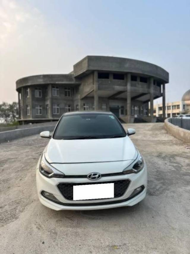 https://images10.gaadi.com/usedcar_image/4282455/original/processed_13e6d2d6-3e25-4c1f-aeb7-2852c1050e94.jpg?imwidth=6400