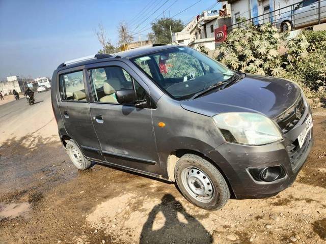 https://images10.gaadi.com/usedcar_image/4282628/original/d7779a7edb5c4d5edbb07b022fa741ff.jpg?imwidth=6402