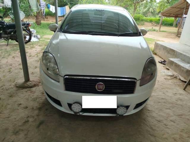 https://images10.gaadi.com/usedcar_image/4282654/original/processed_99a1c0b5-031c-405d-bae0-35fe16225f03.jpg?imwidth=6400