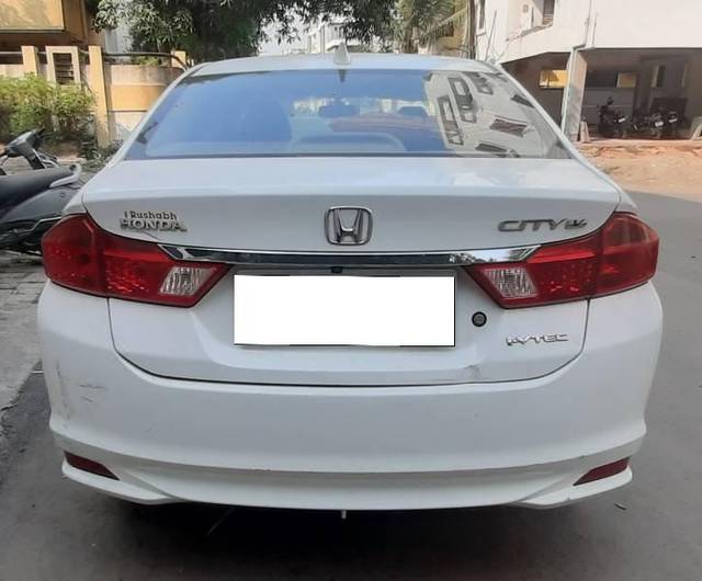 https://images10.gaadi.com/usedcar_image/4282671/original/processed_d356c1ad-0951-4663-a36d-55f2139c09ee.jpg?imwidth=6401