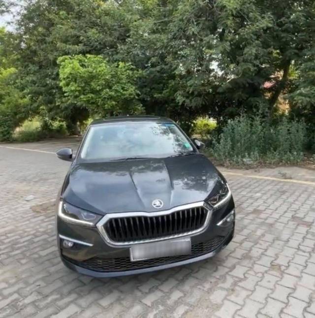 https://images10.gaadi.com/usedcar_image/4282688/original/91bce984a5d98db2dac55a3e3af59782.jpg?imwidth=6400