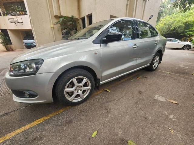 https://images10.gaadi.com/usedcar_image/4282690/original/01c94bb4d5be2f55bd8070a448dcd7a5.jpeg?imwidth=6402