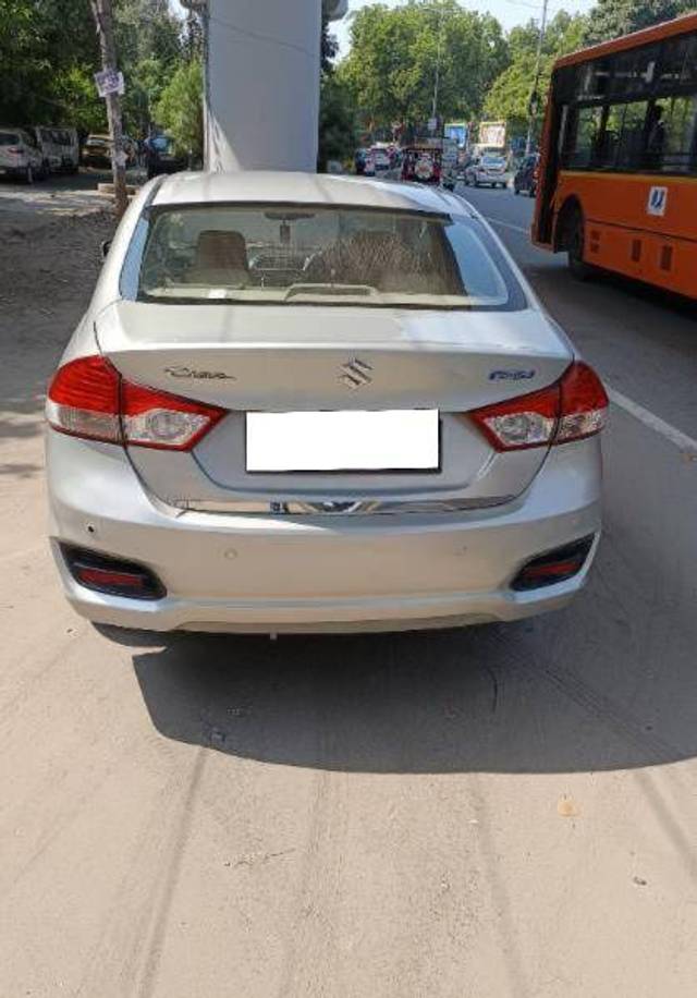 https://images10.gaadi.com/usedcar_image/4282720/original/e2f64b337ff7dbeb63842ce251c59692.jpg?imwidth=6401