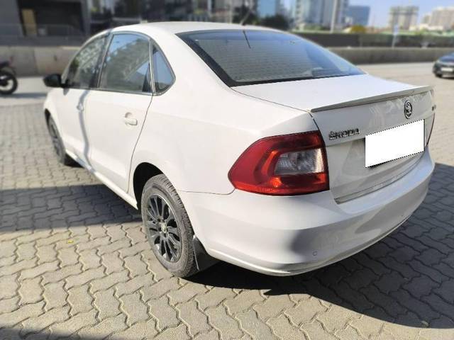 https://images10.gaadi.com/usedcar_image/4282721/original/07a347dd9e2ad03e2253bd9fb170bc2f.jpg?imwidth=6402