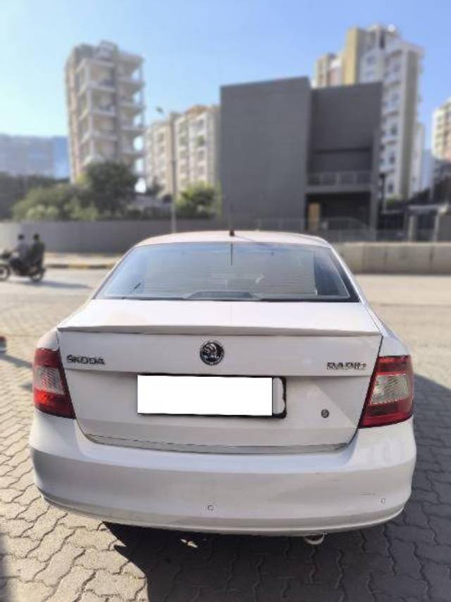 https://images10.gaadi.com/usedcar_image/4282721/original/54804a903ab91616a676a669c62ba921.jpg?imwidth=6401