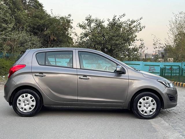 https://images10.gaadi.com/usedcar_image/4282740/original/processed_e33fc04f261103b49cff63f16589b377.jpg?imwidth=6401