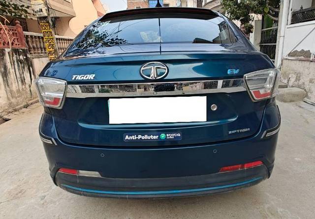 https://images10.gaadi.com/usedcar_image/4282814/original/f6f77a211f1cd0d1d7676da2165b85ef.jpg?imwidth=6401