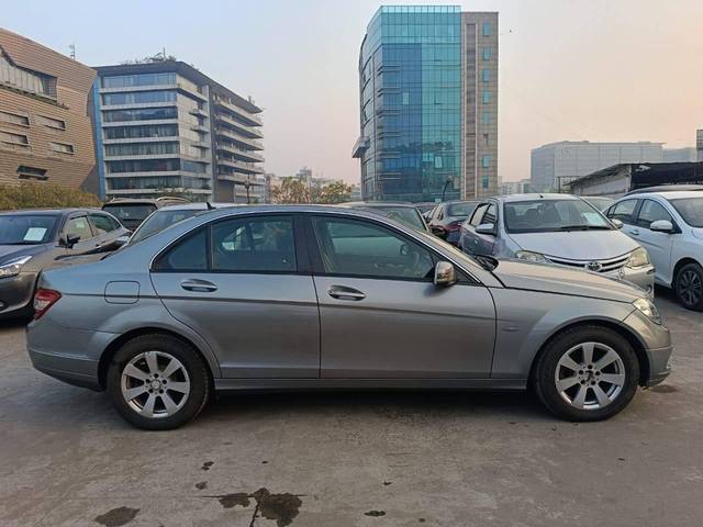 https://images10.gaadi.com/usedcar_image/4282873/original/processed_7217a715388ad4022eebe0cef8f9ad32.jpg?imwidth=6401