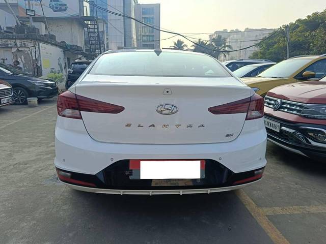 https://images10.gaadi.com/usedcar_image/4282877/original/processed_a8e56595547adc590338576e59e1cf91.jpg?imwidth=6402