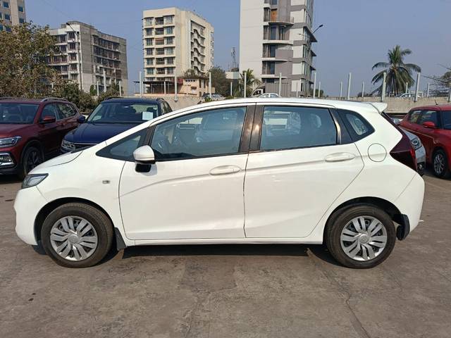 https://images10.gaadi.com/usedcar_image/4282886/original/052b651416d0657060af781a9564de94.jpg?imwidth=6402