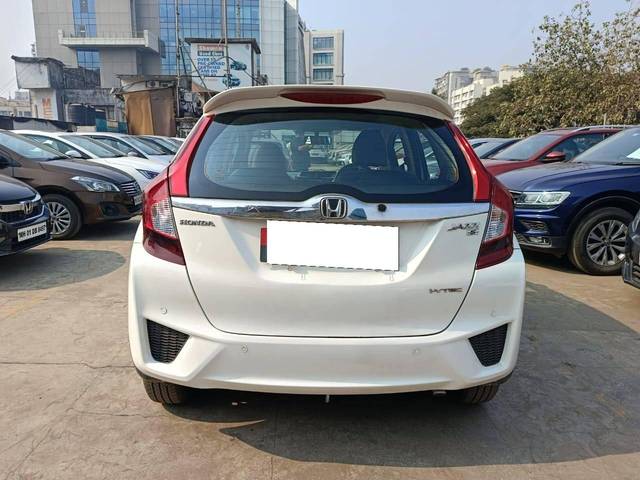 https://images10.gaadi.com/usedcar_image/4282886/original/processed_f73788ce390d0dff38da27fcdde08d48.jpg?imwidth=6401