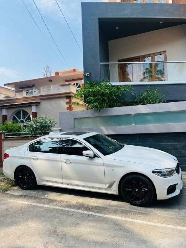 https://images10.gaadi.com/usedcar_image/4282918/original/63bab81087e661f0213cbd396acac6f4.jpg?imwidth=6401